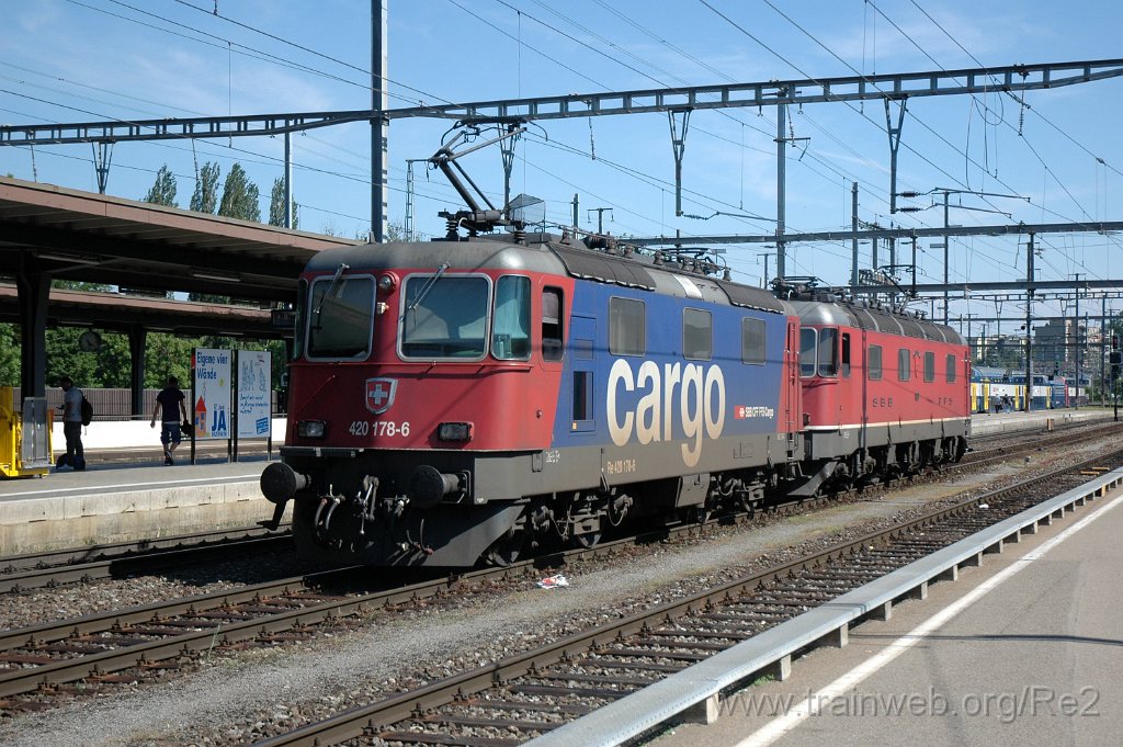 2409-0047-250512.jpg - SBB-CFF Re 6/6 11657 ''Estavayer-le-Lac'' + SBBC Re 420.178-6 / Dietikon 25.5.2012