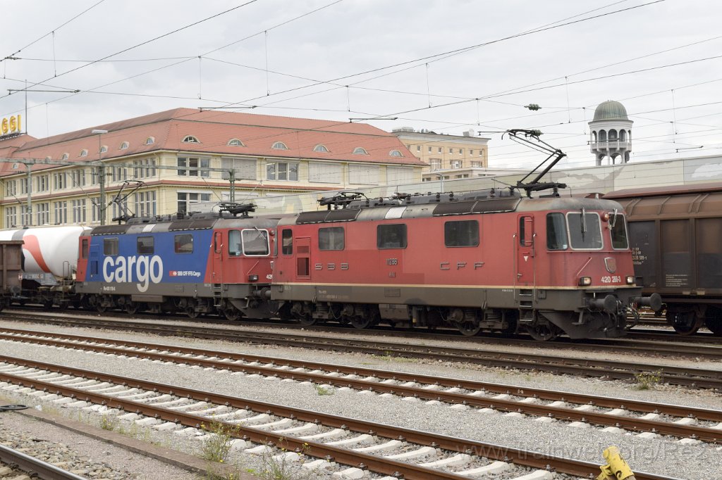 4650-0009-070917.jpg - Re 4/4" 11288 (Re 420.288-3) + Re 420.178-6 / Singen (Htw.) 7.9.2017