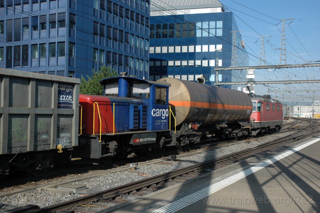 3565-0032-280515.jpg - Re 4/4" 11179 + Tm 232.119-8 / Zürich-Altstetten 28.5.2015