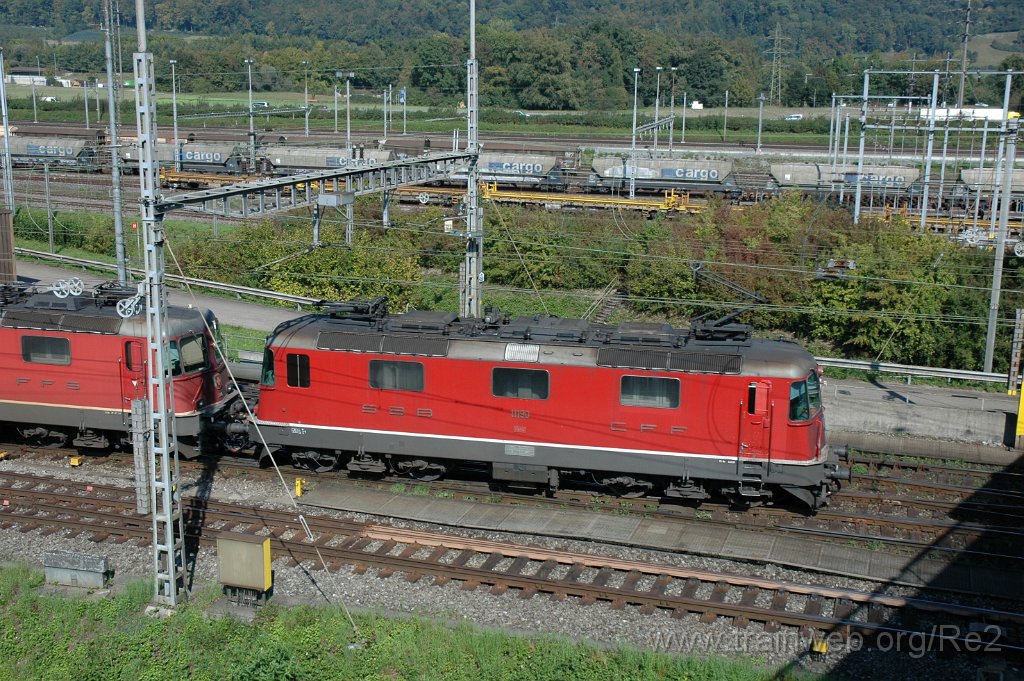 2206-0041-260911.jpg - SBB-CFF Re 4/4'' 11180 / RB Limmattal (Brücke Sandäckerstrasse) 26.9.2011