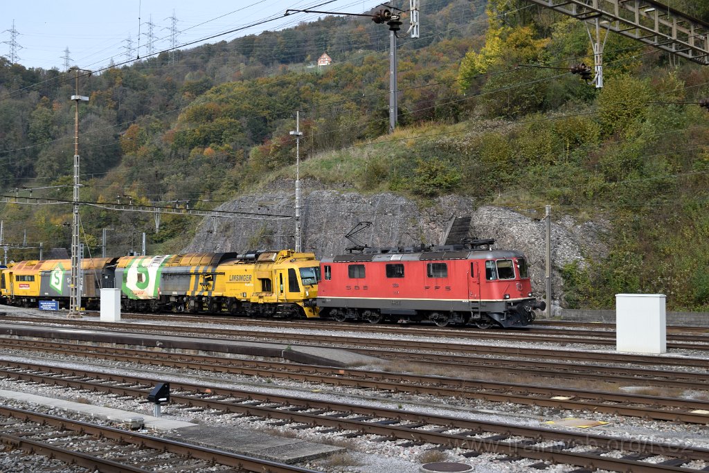 3705-0036-221015.jpg - Re 4/4" 11180 / Ziegelbrücke 22.10.2015