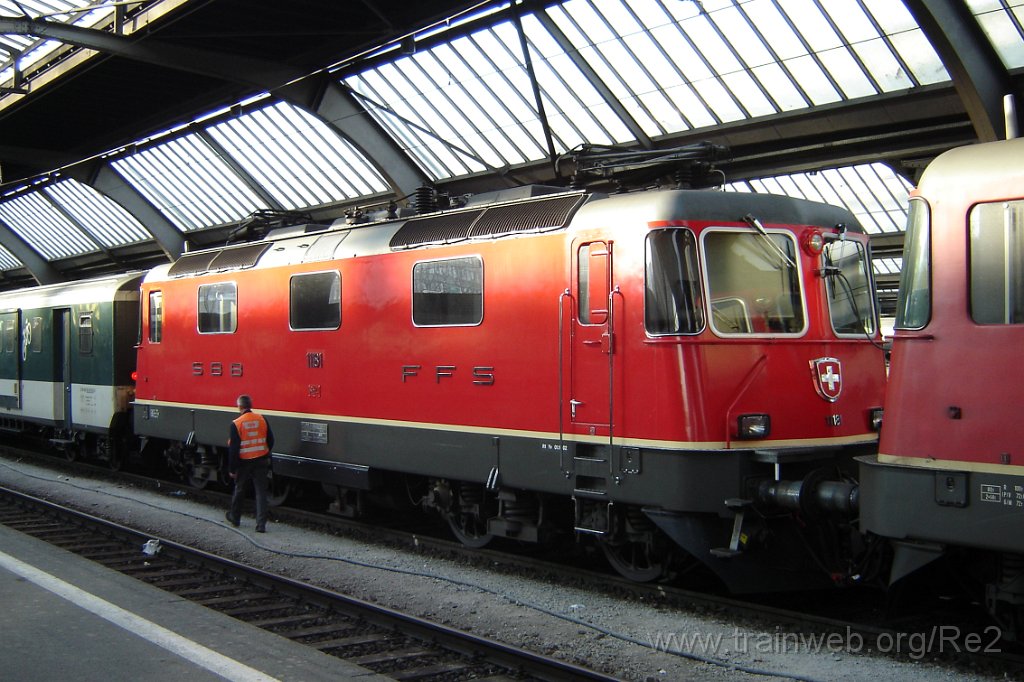 1022-0019-190305.jpg - SBB-CFF Re 4/4'' 11181 / Zürich HB 19.3.2005
