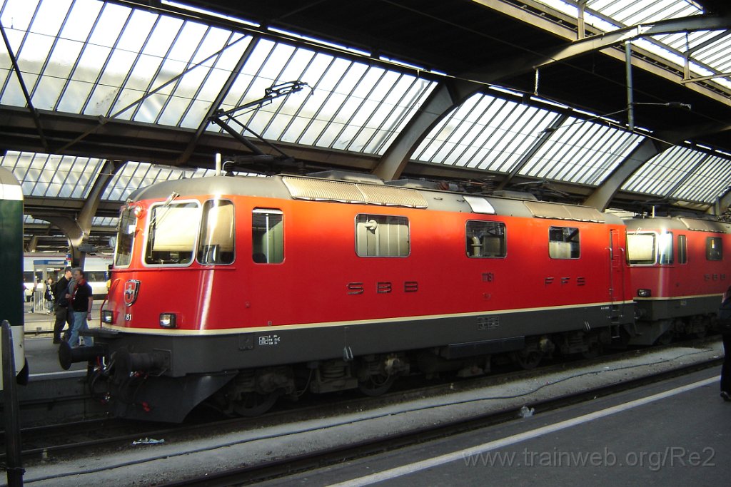 1022-0021-190305.jpg - Re 4/4" 11181 / Zürich HB 19.3.2005