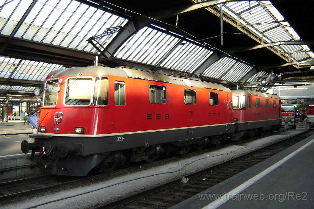 1022-0022-190305.jpg - SBB-CFF Re 4/4'' 11181 + SBB-CFF Re 4/4'' 11215 / Zürich HB 19.3.2005