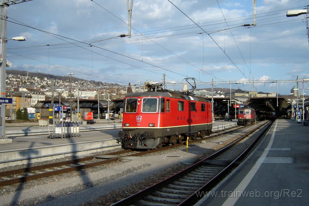 1022-0041-190305.jpg - SBB-CFF Re 4/4'' 11181 + SBB-CFF Re 4/4'' 11215 / Zürich HB 19.3.2005