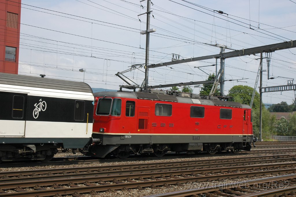 1943-0015-220710.jpg - SBB-CFF Re 4/4'' 11181 / Aarau 22.7.2010