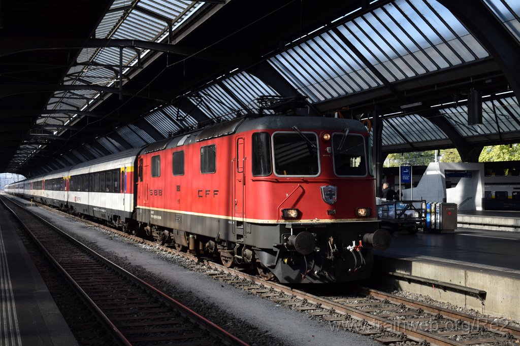 5146-0044-081018.jpg - SBB-CFF Re 4/4'' 11181 (Re 420.181-0)  (Re 91 85 4 420 181-0 CH-SBB) / Zürich HB 8.10.2018
