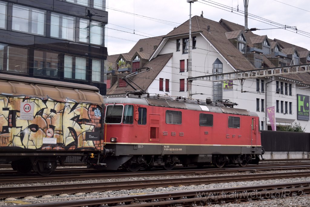 8196-0042-070922.jpg - SBB-CFF Re 4/4'' 11181 (Re 420.181-0)  (Re 91 85 4 420 181-0 CH-SBB) / Olten (Fachhochschule Nordwestschweiz) 7.9.2022