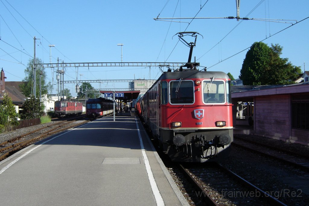 1188-0007-070606.jpg - Re 4/4" 11183 + 11187 / Hinwil 7.6.2006