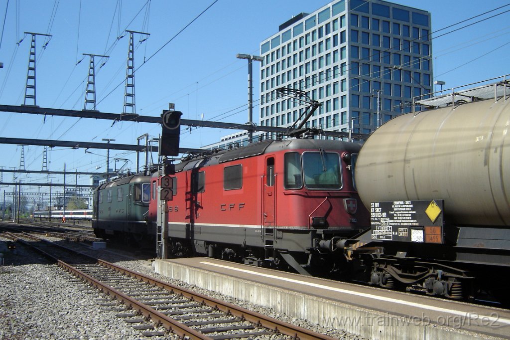 1312-0012-160407.jpg - SBB-CFF Ref 4/4'' 11183 + SBB-CFF Re 4/4'' 11344 / Zürich-Altstetten 16.4.2007