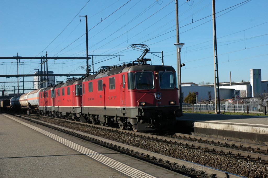 3466-0009-130115.jpg - Re 4/4" 11183 + Re 4/4''' 11361 + 11357 / Pratteln 13.1.2015