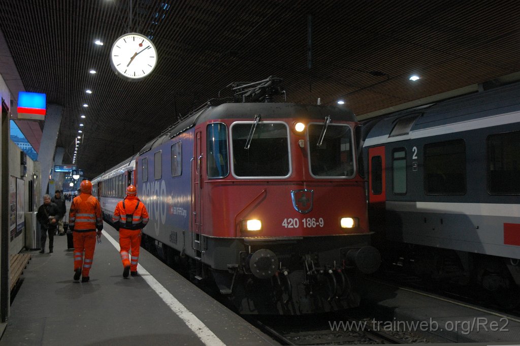 2069-0012-280211.jpg - SBBC Re 420.186-9 / Zürich HB 28.2.2011