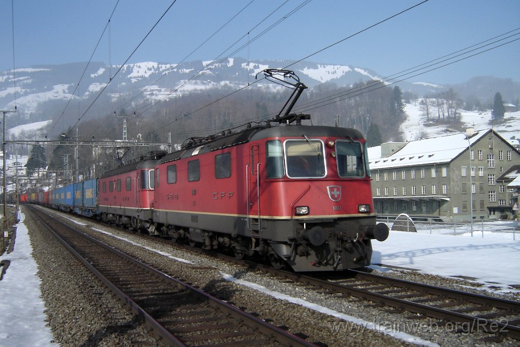 1010-0020-060205.jpg - SBB-CFF Ref 4/4'' 11187 + SBB-CFF Re 6/6 11676 ''Zurzach'' / Steinen 6.2.2005
