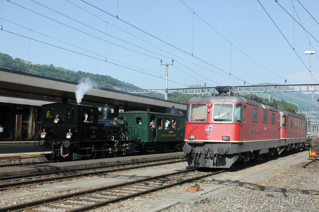 1674-0018-240509.jpg - SBB-CFF Re 4/4'' 11187 + SBB-CFF Re 6/6 11641 ''Moutier'' + Perlen E 3/3 6 + UeBB CZm 1/2 31 / Arth-Goldau 24.5.2009
