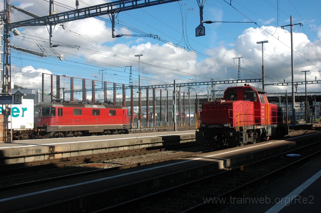 3371-0017-171014.jpg - Re 4/4" 11189 + Am 841.036-7 / Zürich-Altstetten 17.10.2014