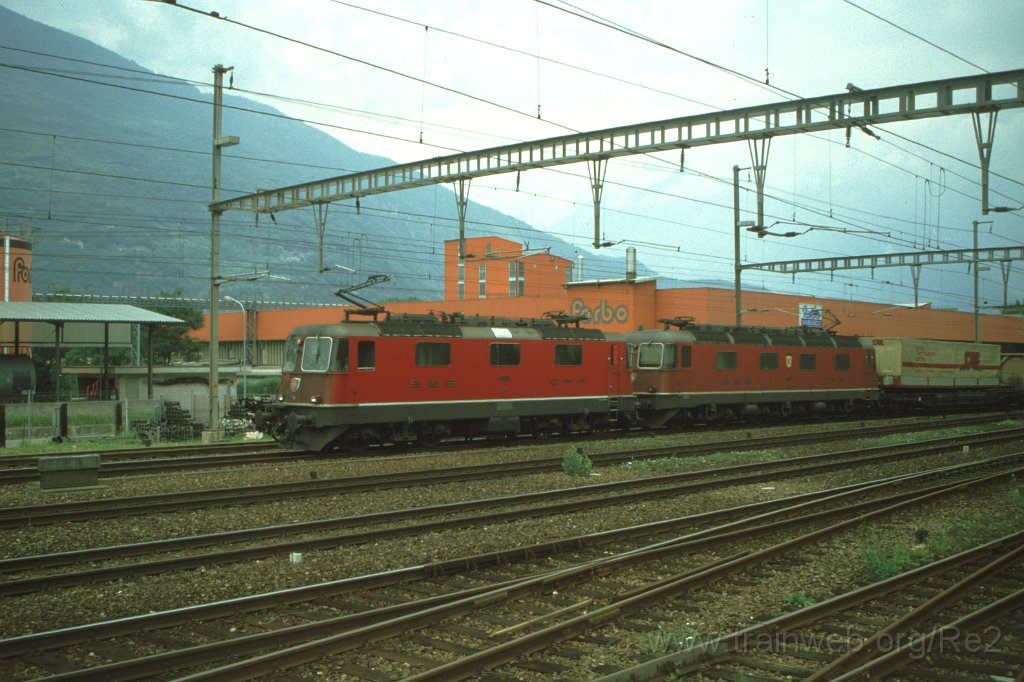 0821-0013.jpg - Re 4/4" 11190 / Giubiasco 28.6.2000