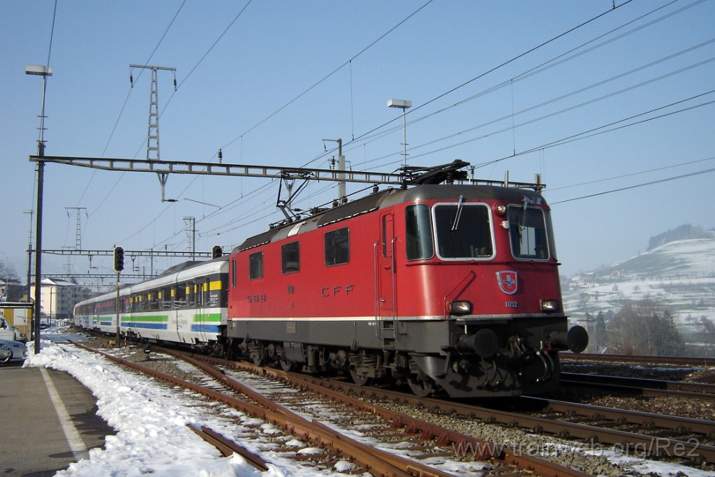 1010-0027-060205.jpg - SBB-CFF Re 4/4'' 11192 / Immensee 6.2.2005