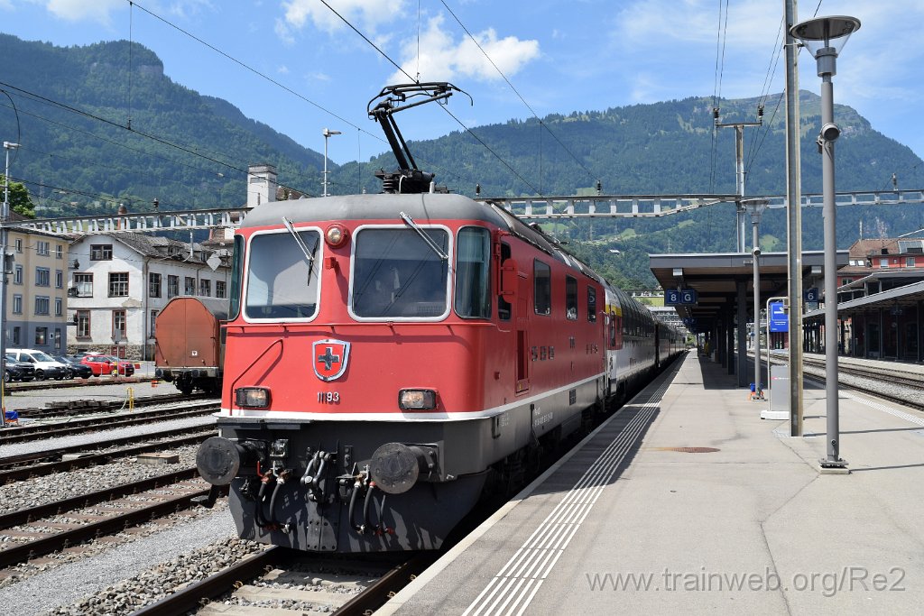 9883-0005-120725.jpg - SBB-CFF Re 4/4'' 11193 (Re 420.193-5)  (Re 91 85 4 420 193-5 CH-SBB) / Arth-Goldau 12.7.2025
