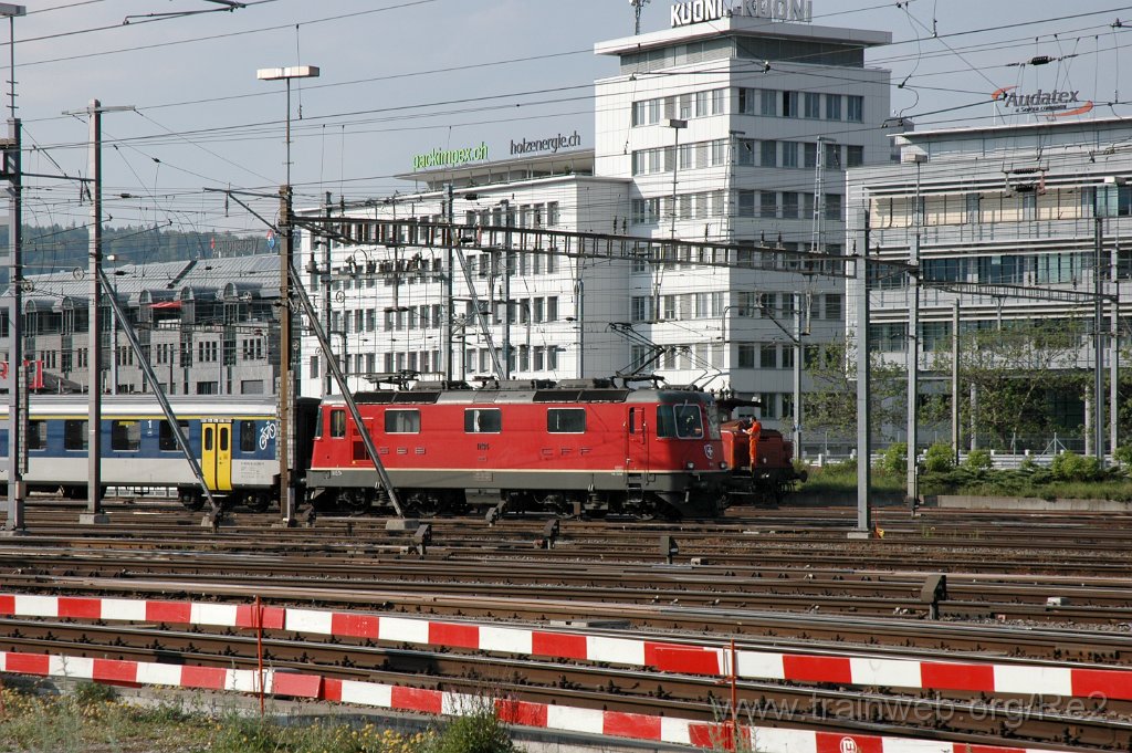 2102-0044-260411.jpg - SBB-CFF Re 4/4'' 11194 / Zürich HB 26.4.2011