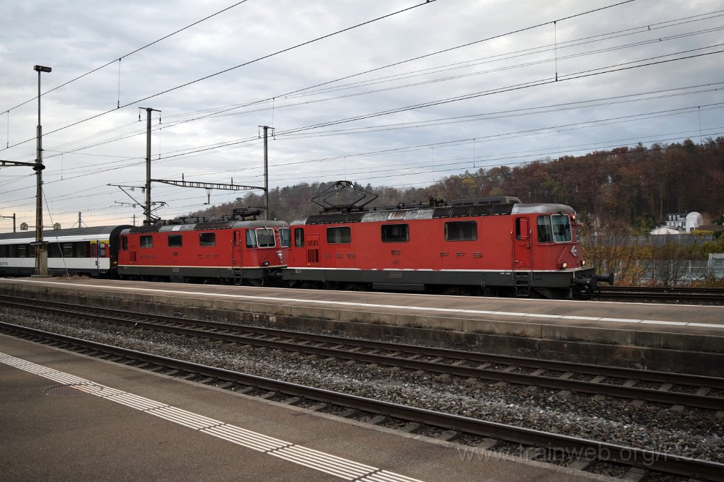 3730-0049-031115.jpg - Re 4/4" 11133 + 11194 / Killwangen-Spreitenbach 3.11.2015