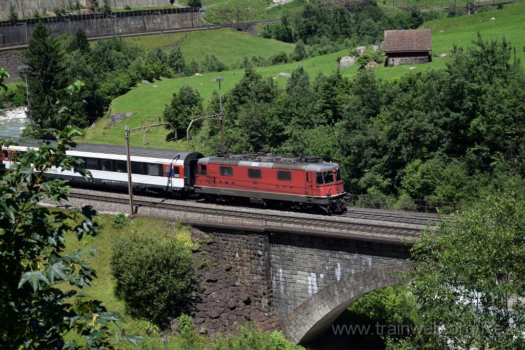 3978-0024-070716.jpg - SBB-CFF Re 4/4'' 11194 (Re 420.194-3)  / Wassen 7.7.2016