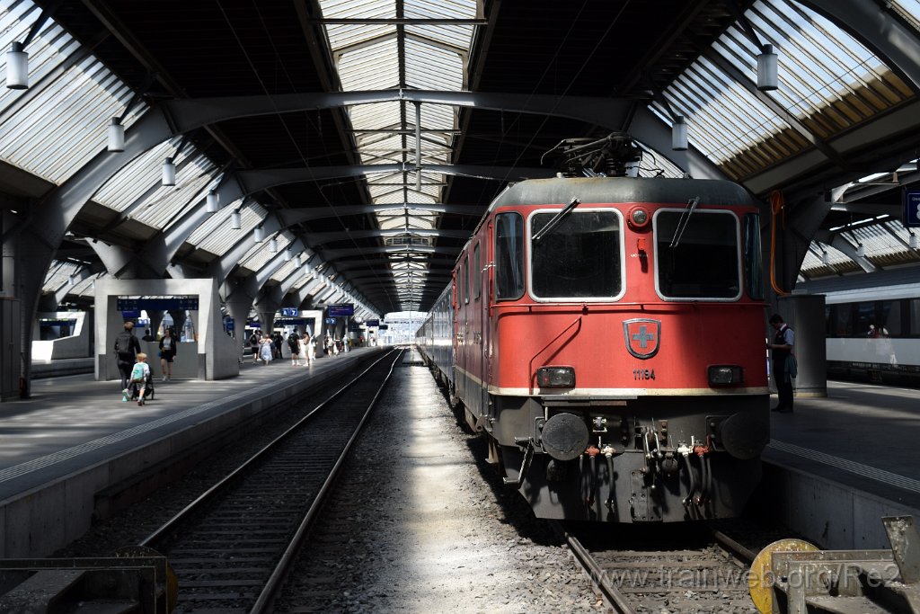 8665-0049-170623.jpg - SBB-CFF Re 4/4'' 11194 (Re 420.194-3)  (Re 91 85 4 420 194-3 CH-SBB) / Zürich HB 17.6.2023