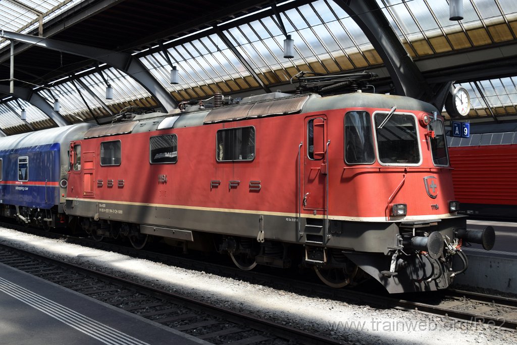 8666-0004-170623.jpg - SBB-CFF Re 4/4'' 11194 (Re 420.194-3)  (Re 91 85 4 420 194-3 CH-SBB) / Zürich HB 17.6.2023