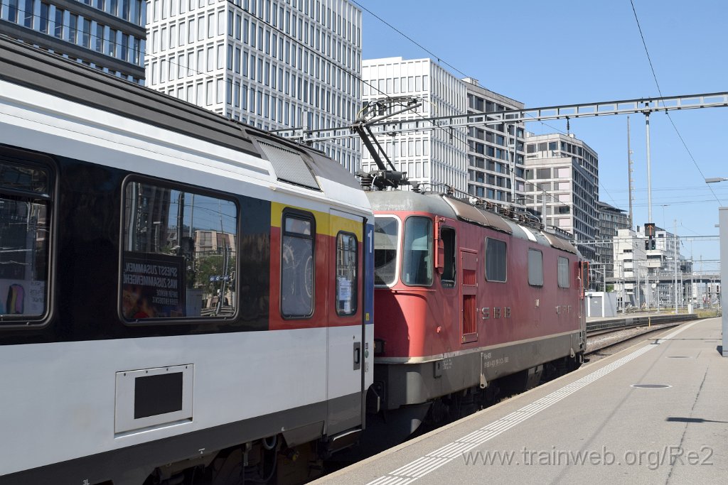9875-0018-100725.jpg - SBB-CFF Re 4/4'' 11194 (Re 420.194-3)  (Re 91 85 4 420 194-3 CH-SBB) / Zürich HB 10.7.2025