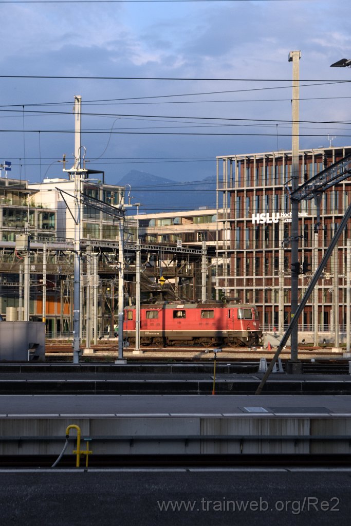 9972-0049-240825.jpg - SBB-CFF Re 4/4'' 11194 (Re 420.194-3)  (Re 91 85 4 420 194-3 CH-SBB) / Luzern 24.8.2025