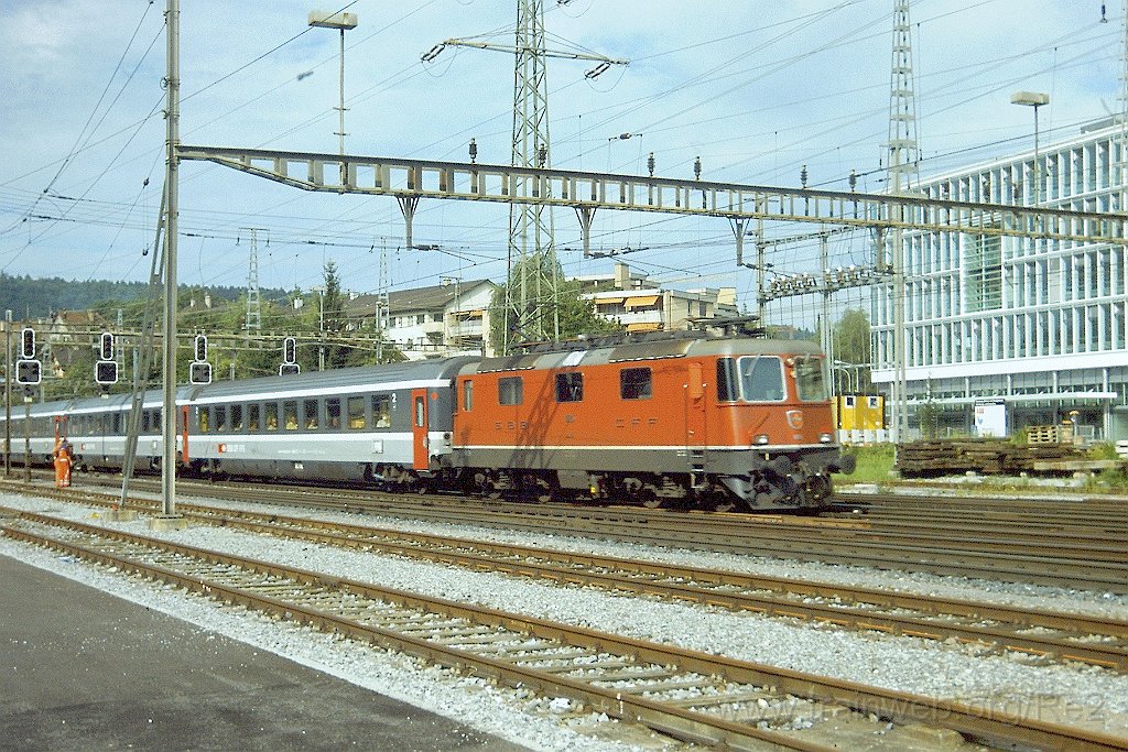 0898-0015.jpg - Re 4/4" 11195 / Zürich-Oerlikon 6.8.2001