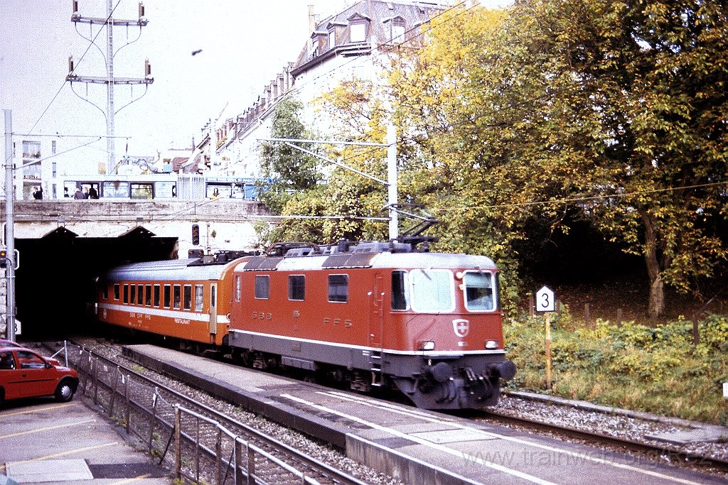 0903-0008.jpg - Re 4/4" 11195 / Zürich-Wipkingen 21.10.2001