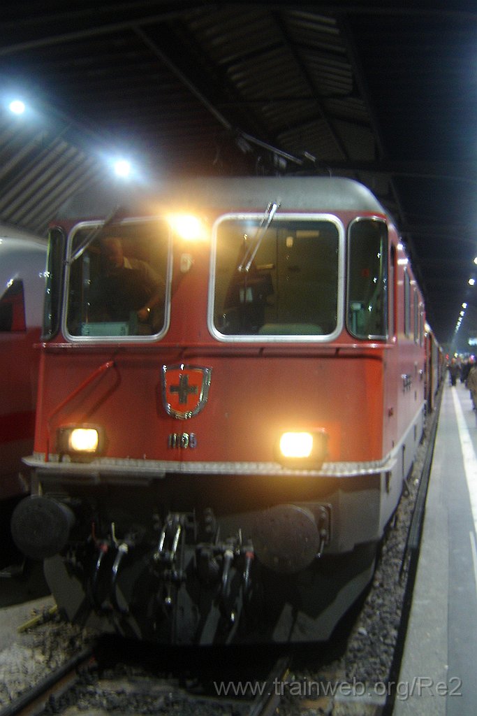 0998-0002-101204.jpg - SBB-CFF Re 4/4'' 11195 / Zürich HB 10.12.2004
