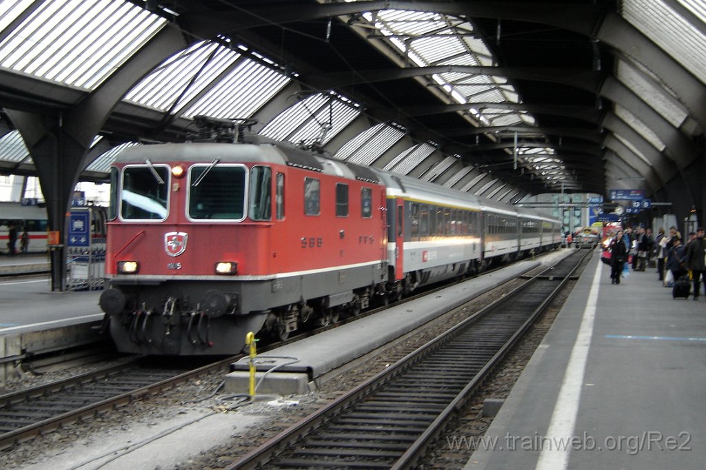 1001-0022-241204.jpg - SBB-CFF Re 4/4'' 11195 / Zürich HB 24.12.2004