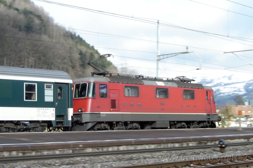 1300-0009-310307.jpg - SBB-CFF Re 4/4'' 11195 / Schwyz 31.3.2007