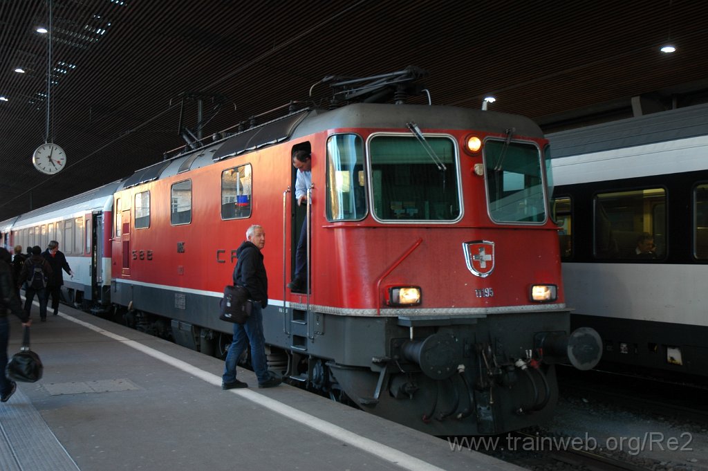 2061-0011-070211.jpg - SBB-CFF Re 4/4'' 11195 / Zürich HB 7.2.2011