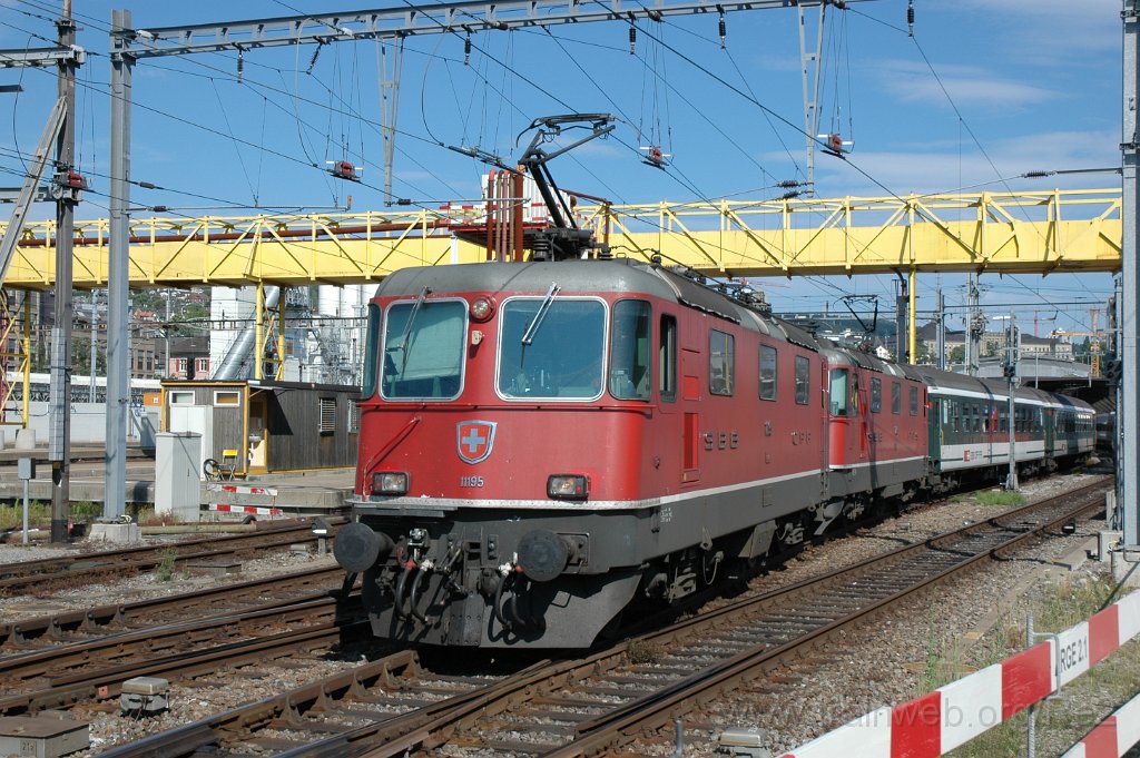 2138-0023-210611.jpg - Re 4/4" 11195 + 11209 / Zürich HB 21.6.2011