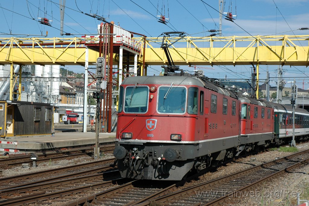 2138-0024-210611.jpg - SBB-CFF Re 4/4'' 11195 + SBB-CFF Re 4/4'' 11209 / Zürich HB 21.6.2011