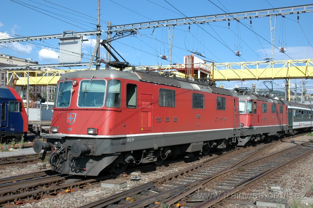 2138-0043-210611.jpg - SBB-CFF Re 4/4'' 11195 + SBB-CFF Re 4/4'' 11209 / Zürich HB 21.6.2011
