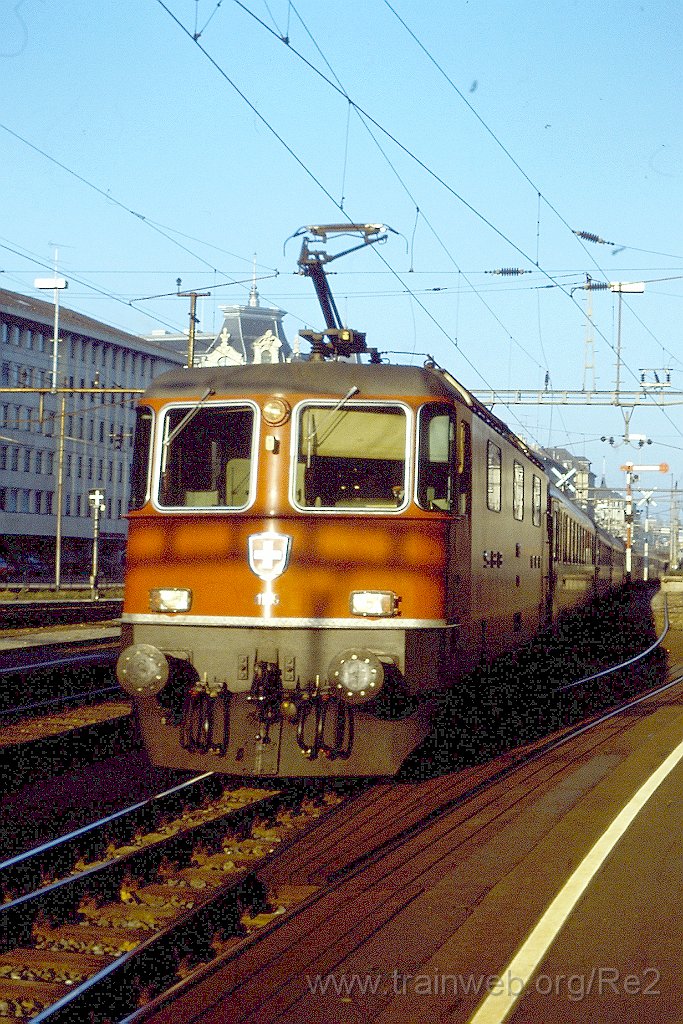 0205-0021-s.jpg - SBB-CFF Re 4/4'' 11196 / St.Gallen HB 6.11.1988