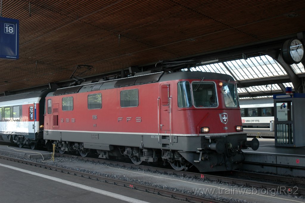 2390-0030-100512.jpg - SBB-CFF Re 4/4'' 11196 / Zürich HB 10.5.2012