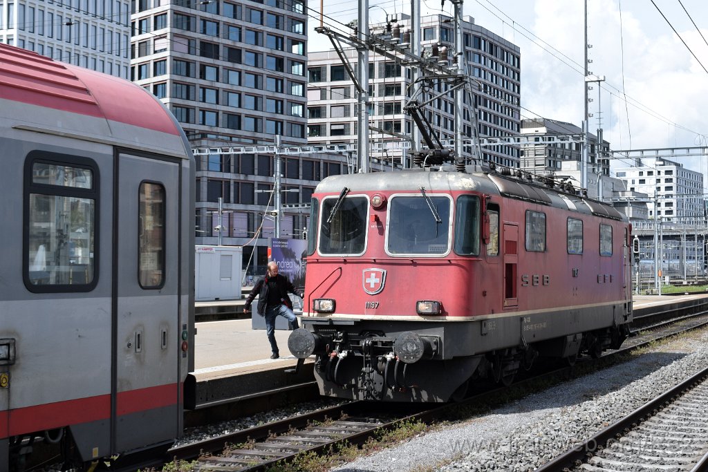 8493-0028-290423.jpg - SBB-CFF Re 4/4'' 11197 (Re 420.197-6)  (Re 91 85 4 420 197-6 CH-SBB) / Zürich HB 29.4.2023