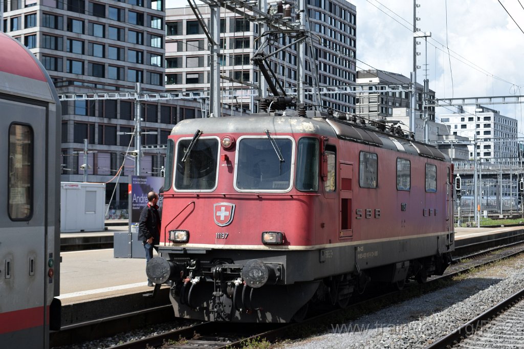 8493-0031-290423.jpg - SBB-CFF Re 4/4'' 11197 (Re 420.197-6)  (Re 91 85 4 420 197-6 CH-SBB) / Zürich HB 29.4.2023
