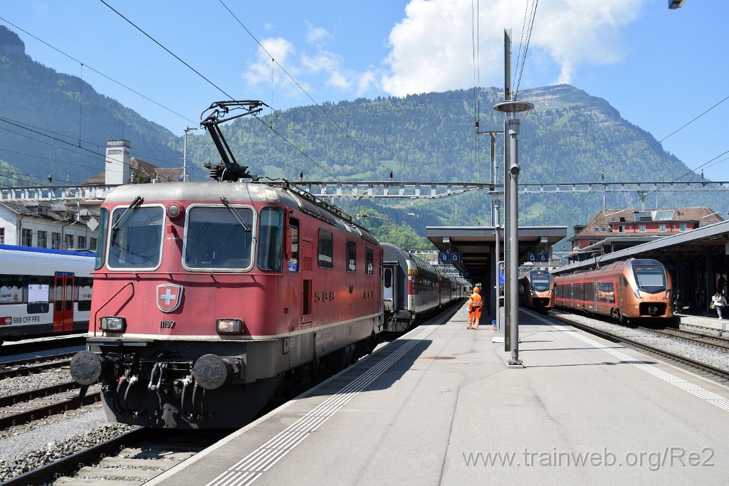 9719-0001-100525.jpg - SBB-CFF Re 4/4'' 11197 (Re 420.197-6)  (Re 91 85 4 420 197-6 CH-SBB) + SOB RABe 526.204-3 (RABe 94 85 7 526 204-3 CH-SOB) + SOB RABe 526.213 (RABe 94 85 7 526 213-4 CH-SOB) / Arth-Goldau 10.5.2025