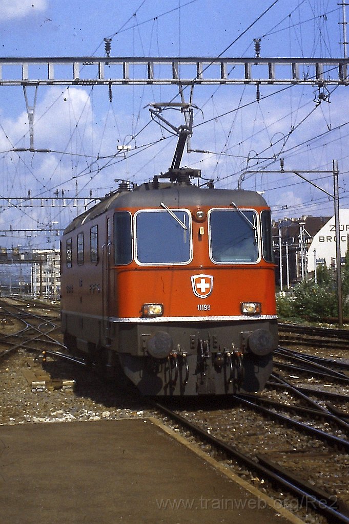 0181-0014.jpg - Re 4/4" 11198 / Zürich HB 9.7.1988