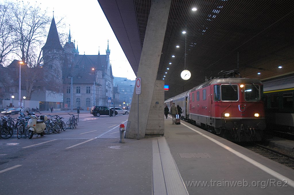 2067-0027-230211.jpg - SBB-CFF Re 4/4'' 11198 / Zürich HB 23.2.2011