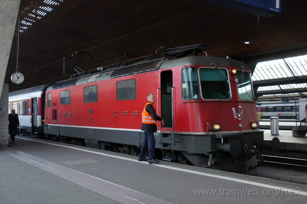 2073-0010-030311.jpg - SBB-CFF Re 4/4'' 11198 / Zürich HB 3.3.2011
