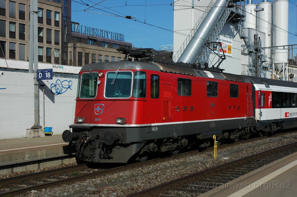 2088-0036-060411.jpg - Re 4/4" 11198 / Zürich HB 6.4.2011