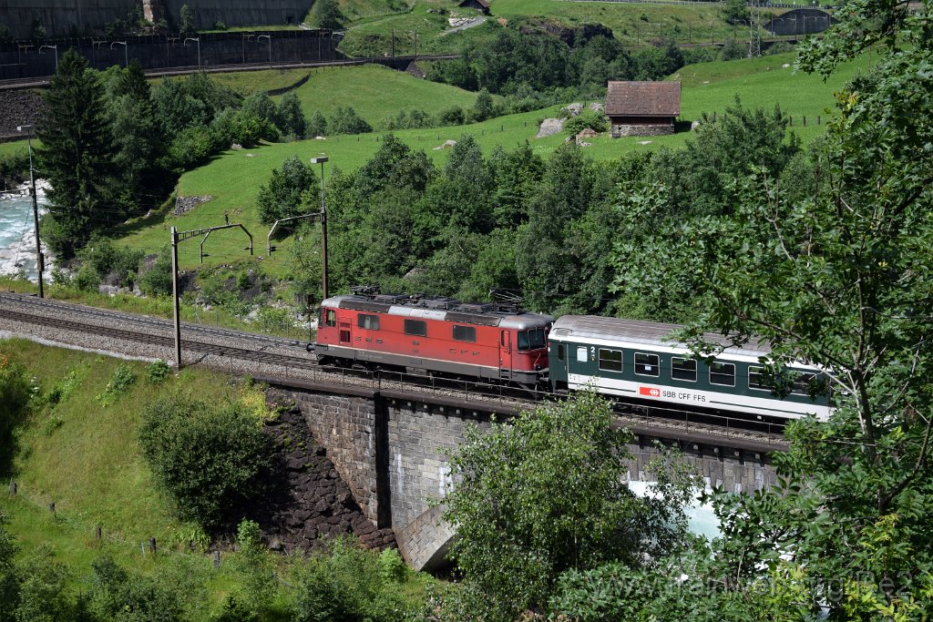 3984-0035-070716.jpg - SBB-CFF Re 4/4'' 11198 (Re 420.198-4)  (Re 91 85 4 420 198-4 CH-SBB) / Wassen (Wattingerbrücke) 7.7.2016