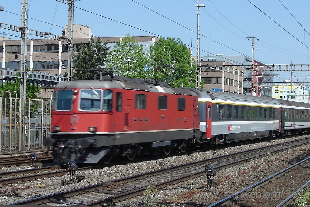 1327-0020-010507.jpg - SBB-CFF Re 4/4'' 11199 / Schlieren 1.5.2007