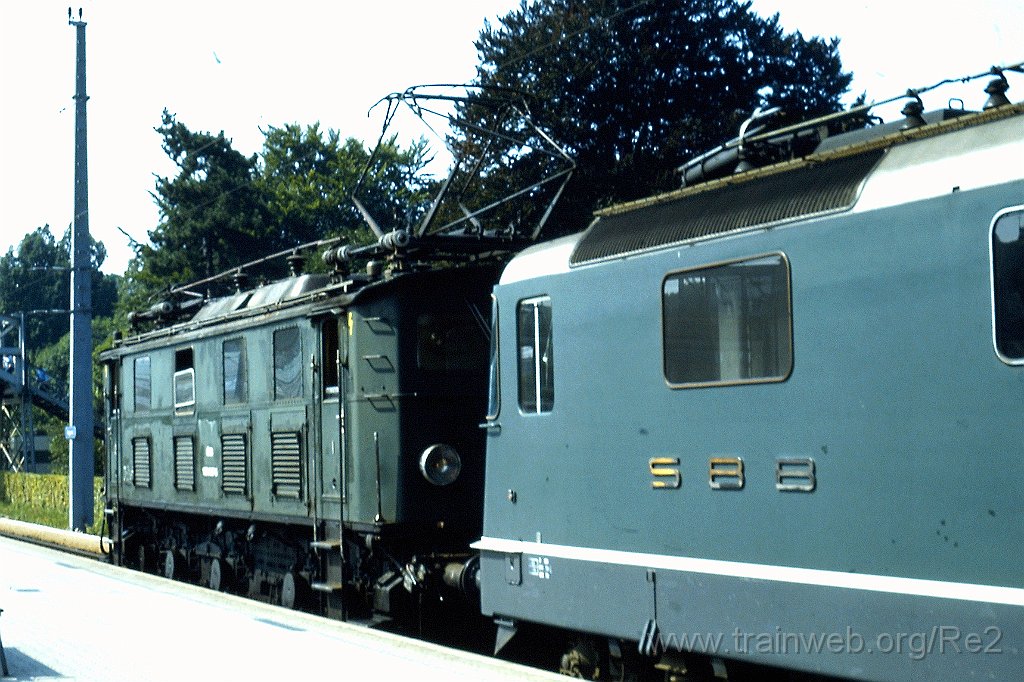 0198-0020-s.jpg - SBB-CFF Re 4/4'' 11200 + ÖBB 1180.007-5 / Bregenz Hbf 10.9.1988